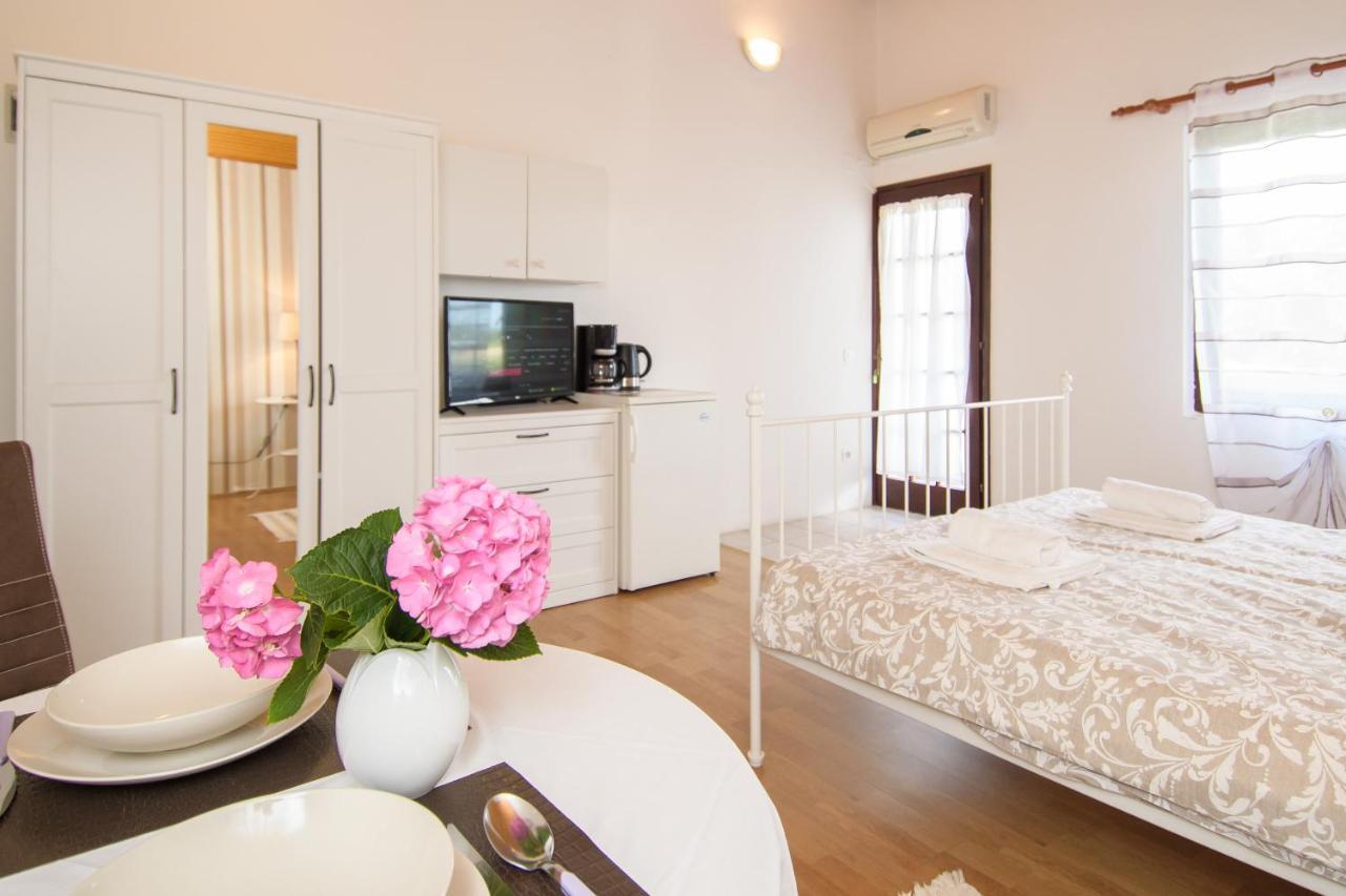& Darrer Guest house