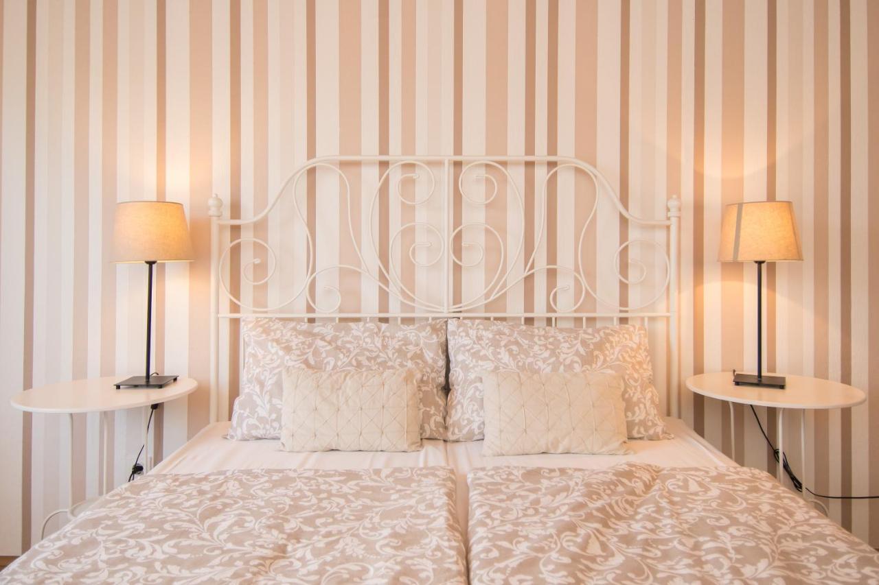 & Darrer Guest house